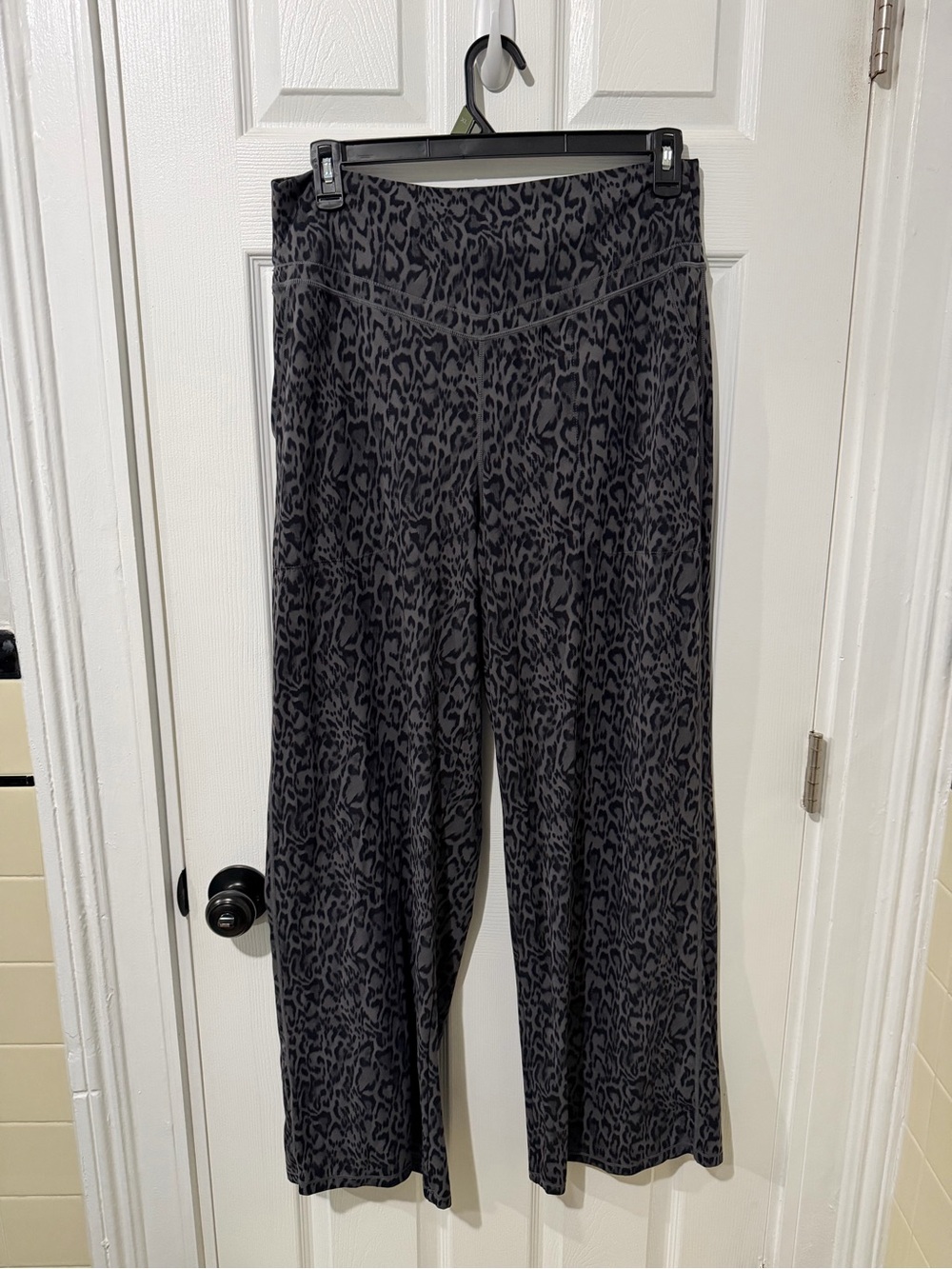 HALARA UltraSculpt Black & Gray Leopard  Print High-waisted Wide Leg Yoga Pant
